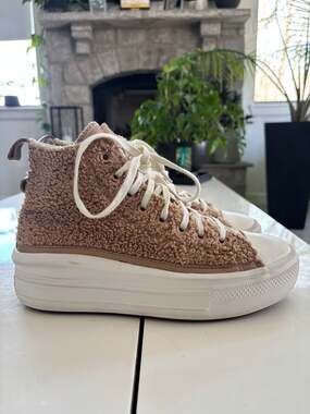 Converse Platform Move Hightops Fuzzy Sherpa Brown Sneakers Womens Size 9.5